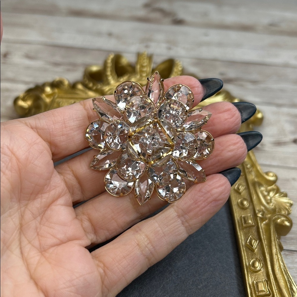 Vintage Juliana? Crystal Flower Brooch featuring clear, domed,& layered crystals